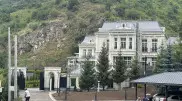 "Дворец" в Бутаковском ущелье удивил алматинских туристов