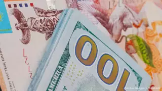 Что происходит с курсом доллара? Мнение эксперта и ответ Нацбанка