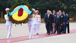 Токаев возложил цветы к мавзолею Хо Ши Мина