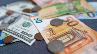 Сколько стоят доллар, евро и рубль в обменниках Казахстана