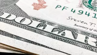 Курс доллара вырос на 5 тенге