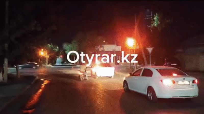 Кадры из видео otyrar.kz