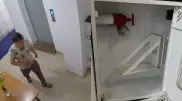 "Полиция қауқарсыз!" Көпқабатты тұрғын үйлердің өрт сөндіргіш құралдары тоналып жатыр