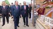 Токаев и Рахмон осмотрели выставку-ярмарку товаров Таджикистана