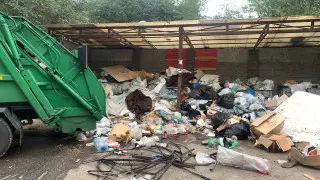 "Дем алуға мұрша бермейді". Наурызбай ауданының тұрғындары қоқыстың сасық иісіне тұншығып жатыр