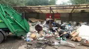 "Дем алуға мұрша бермейді". Наурызбай ауданының тұрғындары қоқыстың сасық иісіне тұншығып жатыр