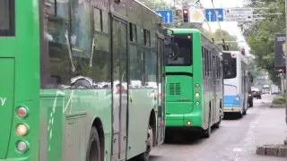 В Алматы запустят новые автобусы-"гармошки"