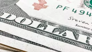 Названы официальные курсы доллара, рубля и евро на 1 сентября