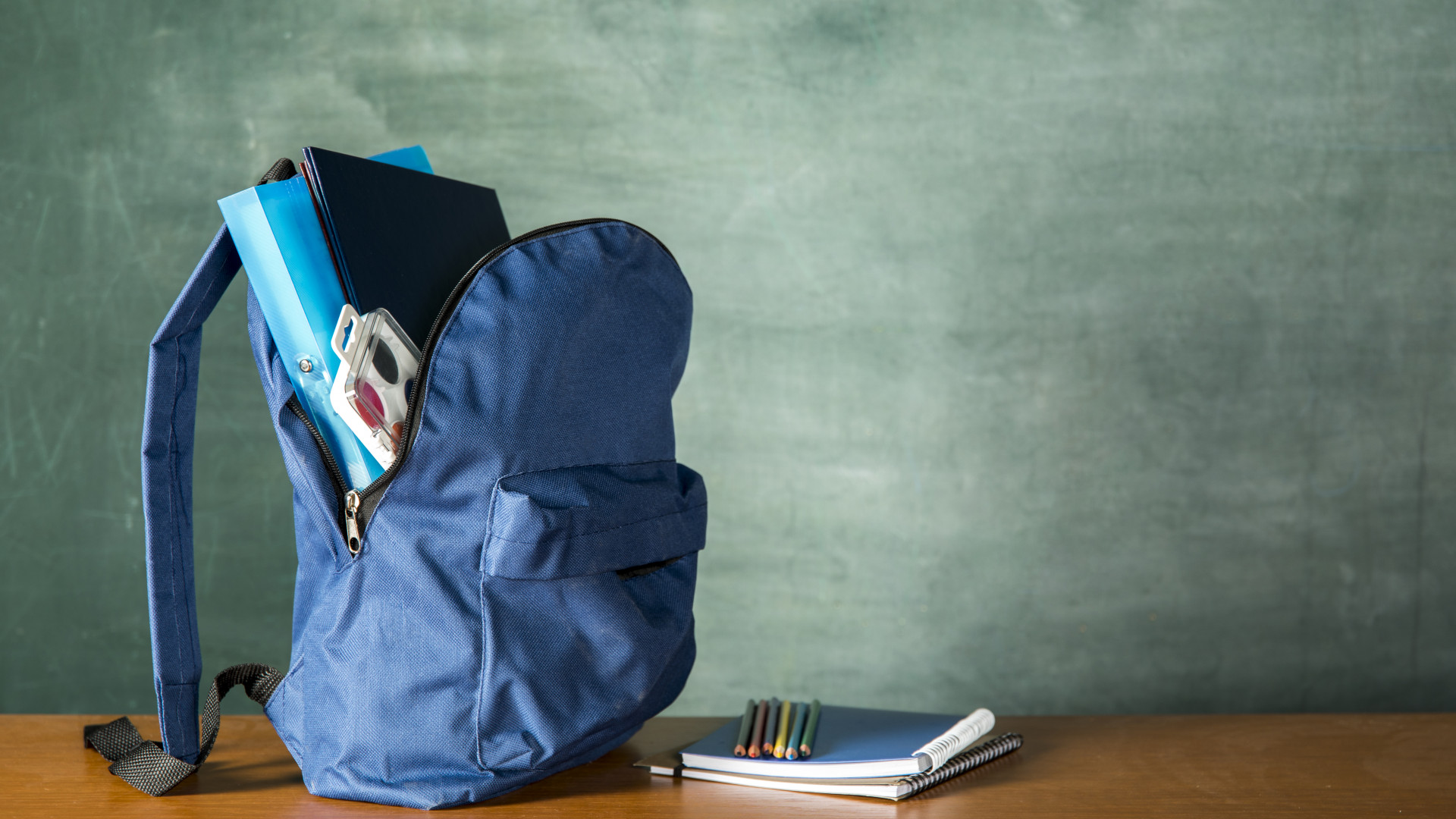 Не принимают детей? Астанчанка пожаловалась на проблемы со школой