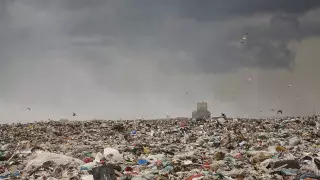 "Түтінге тұншықтық". Ақтөбедегі қоқыс полигоны тағы өртеніп жатыр