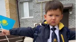 С распростертыми объятиями и не только: как казахстанские школьники встретили 1 сентября