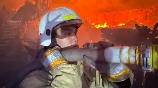 "Отстояли дома и машины": в ДЧС рассказали подробности крупного пожара в Алматы