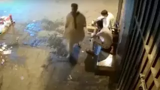 Момент начала разрушительного землетрясения в Марокко попал на камеры наблюдения