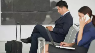 Эксперт рассказала, как безопасно использовать Wi-Fi в аэропорту