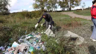 Костанайцы собрали 50 мешков мусора у реки Тобол