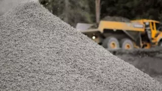 Водители воровали щебень для ремонта дорог в Акмолинской области