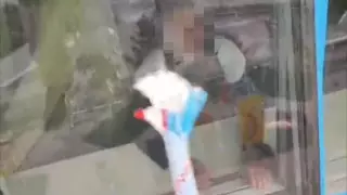 "Подумала, что вор". Пенсионерка перерезала веревку промышленному альпинисту в Астане