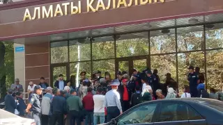 Адвокаты сорвали процесс по делу о захвате аэропорта Алматы