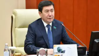 “Не забыли, как голосовать?“: Кошанов пошутил над депутатами