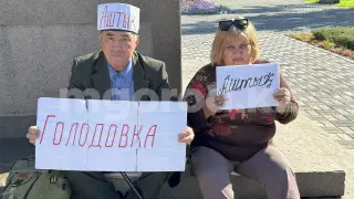 Двое уральцев вышли на площадь и объявили голодовку