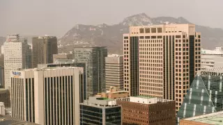 Казахстанец упал с 18-го этажа ЖК в Южной Корее - СМИ