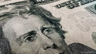 Названы официальные курсы доллара, рубля и евро на выходные