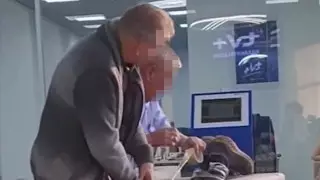 Алматинца связали скотчем в одном из офисов "Казахтелекома"