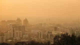 Штормовое предупреждение объявлено на большей территории Казахстана