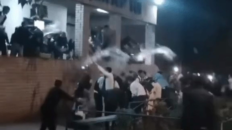 Кадры из видео