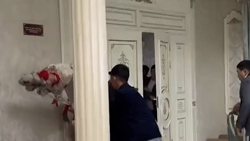 Кадры из видео