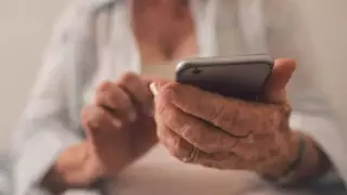 80-летняя пенсионерка поверила "сотруднику банка" и теперь должна 9 миллионов