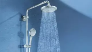 Часто упускаемые из виду при принятии душа 3 части тела назвала врач