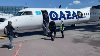 Течь из гидросистемы. Самолет Qazaq Air застрял в Омске