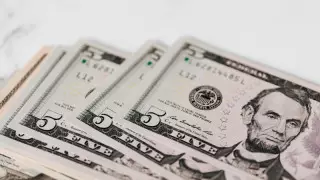 Сколько стоят доллар, евро и рубль в обменниках