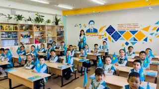 Ученики столичных школ запустили акцию ко Дню Республики