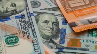 Сколько стоят доллар, евро и рубль в обменниках