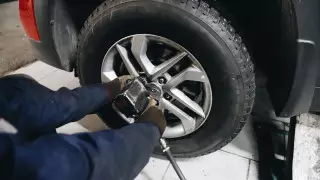 Когда казахстанским автовладельцам менять резину: советы и рекомендации