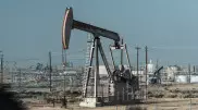 Цены на нефть упали ниже 90 долларов