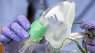 Блэкаут в Астане: видео экстренного подключения пациента к ИВЛ появилось в сети