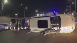 ДТП с перевертышем в Алматы: пострадали 2 человека