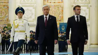 Токаев встретил президента Франции в Акорде