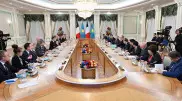 Тет-а-тет, 6 вопросов и 60 компаний. Как прошел исторический визит Макрона в Астану