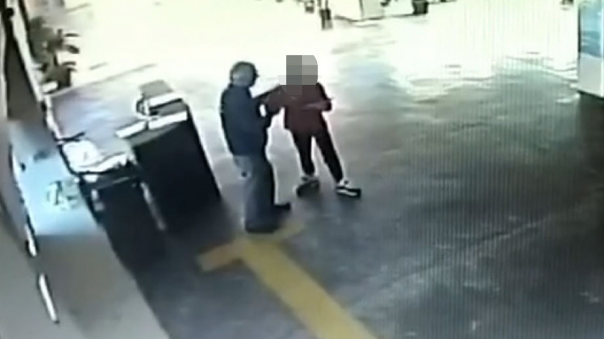 Охранник домогался ученицы: директора школы уволили в Алматы