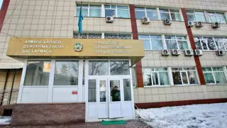 Диагноз - серьезный конфликт. Медработники написали жалобу на главврача в Алматы