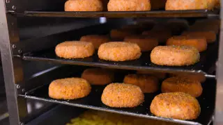 Гастроэнтеролог назвал самый вредный для здоровья кишечника продукт