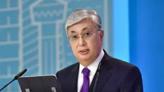 Выплаты детям, МЗП и соцпакет. Как работает предвыборная программа Токаева