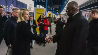 Глава Пентагона приехал в Киев с "важным посланием"