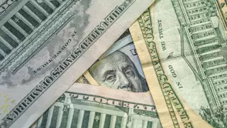 Сколько стоят доллар, евро и рубль в обменниках