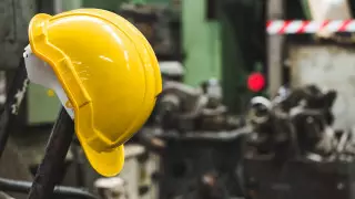 Машинистку насмерть зажало на производстве компании "Казахмыс"