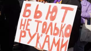 "Хватит закрывать глаза на насилие": митинг прошел в Алматы